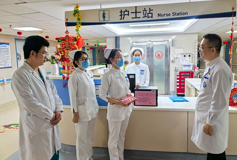 【首都除夕 护卫健康】除夕守岁 情暖一线 航天中心医院领导除夕夜慰问坚守岗位一线职工